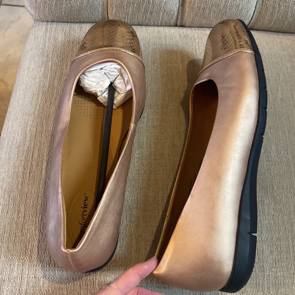 Comfortview NEW Gold Metallic Round Toe Size 12 Women’s Loafers - Picture 4 of 16